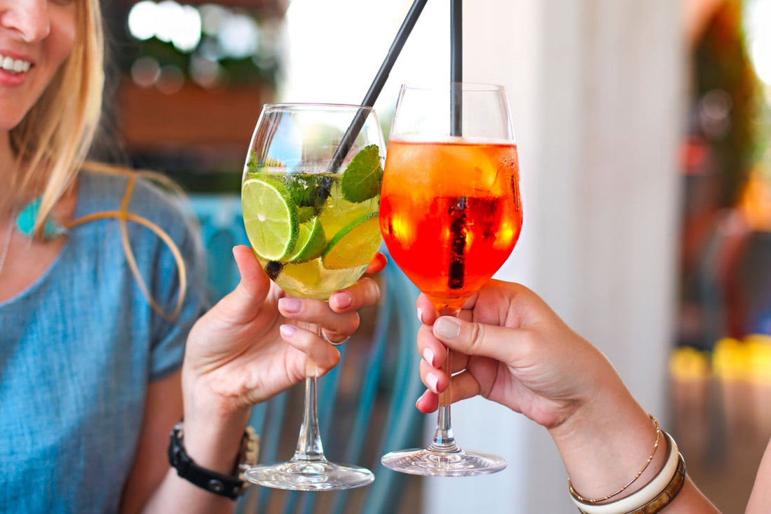 Cosa bere prima di cena? 4 consigli per aperitivi alcolici leggeri