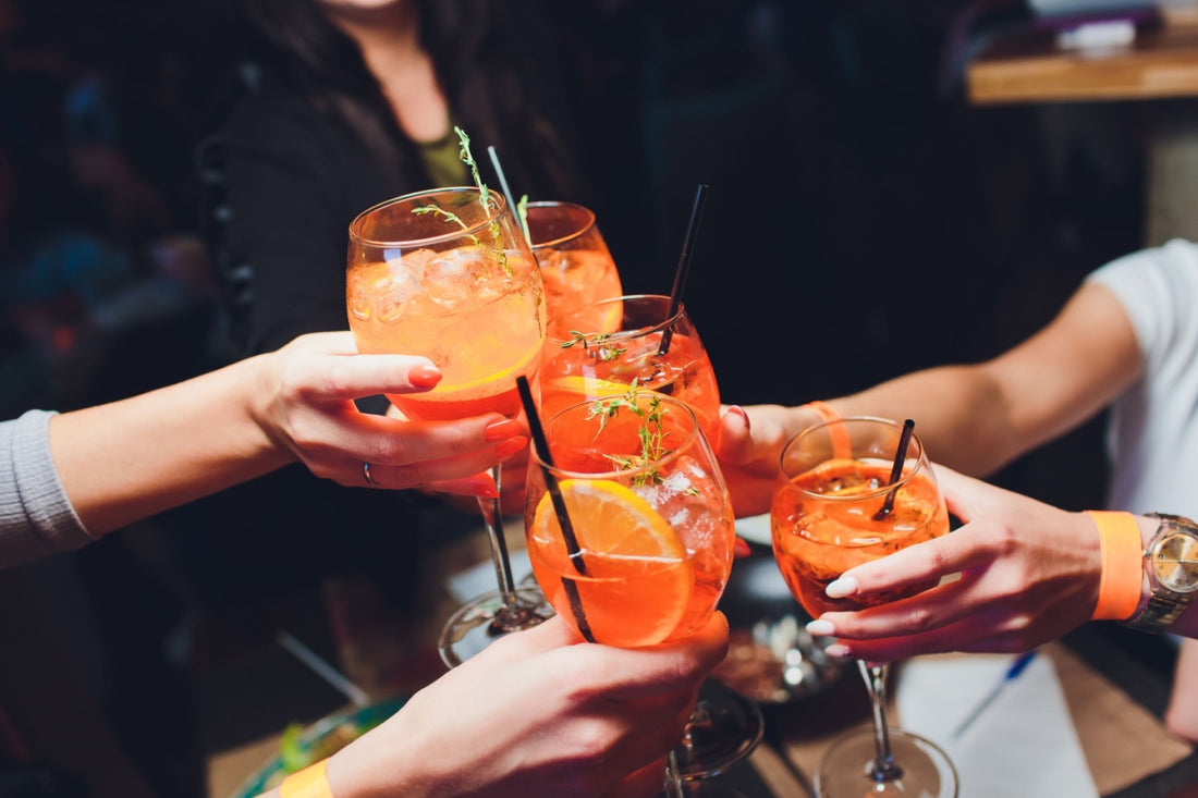 Aperitivo aziendale: idee e consigli per organizzarlo in ufficio