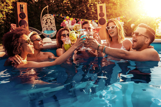 Pool party? 5 consigli per organizzare una festa in piscina con Sprizzer